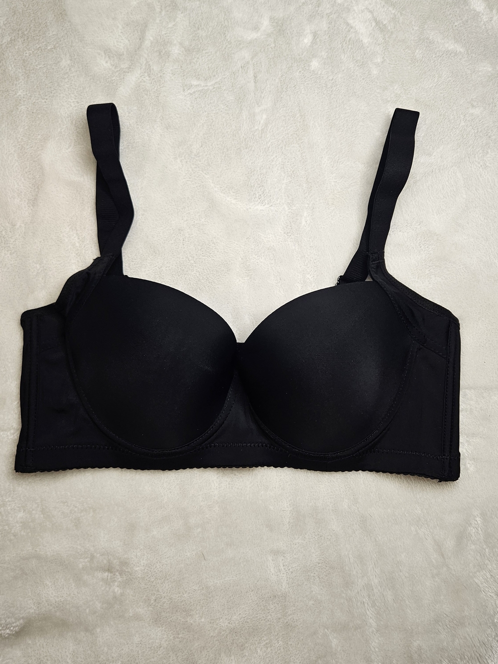Black Women's T-Shirt Bra - Smooth Molded Cups